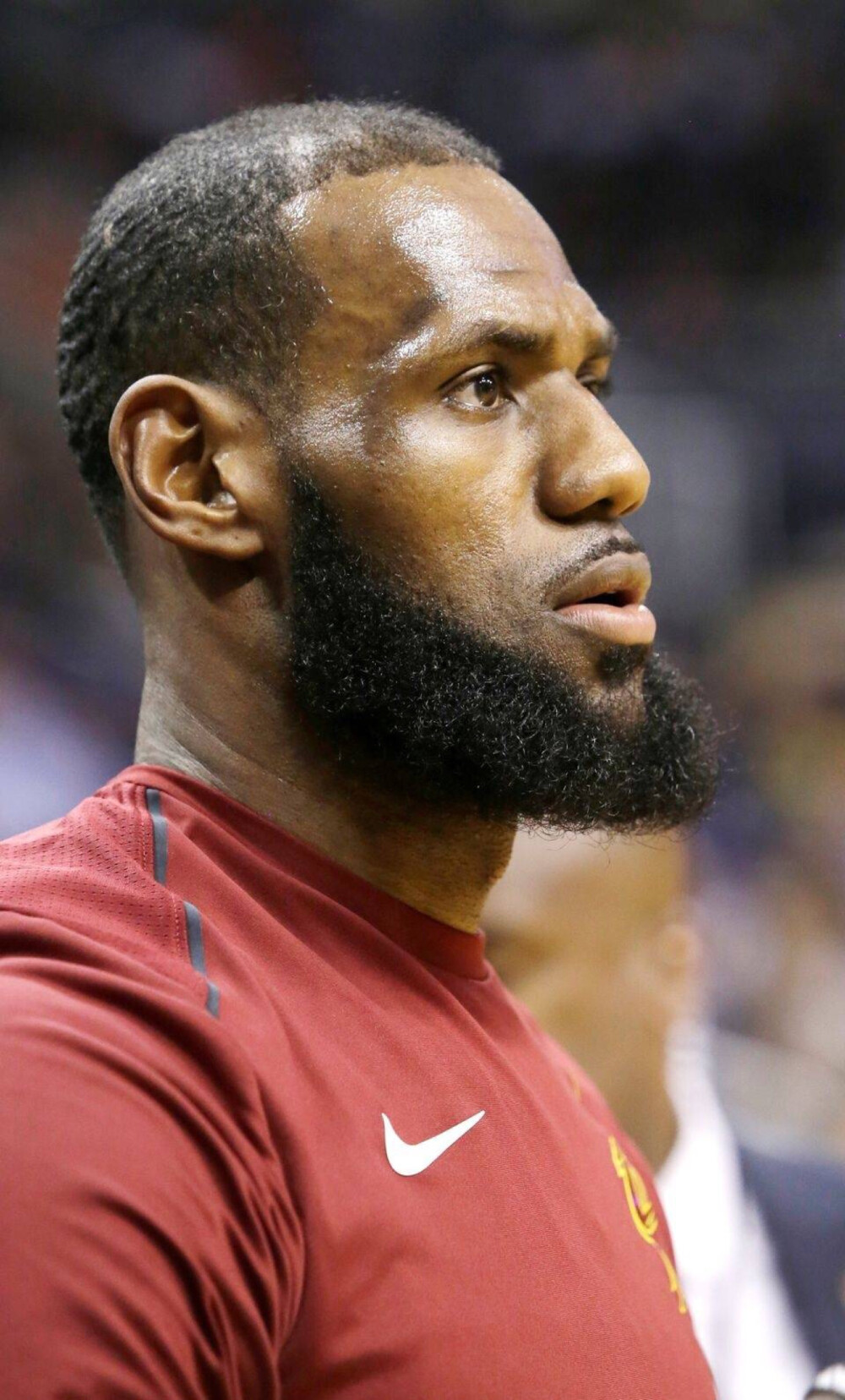 出手不多！孙铭徽半场3中2得到6分 送出全队最高5助攻且0失误（高效组织！孙铭徽半场仅3投2中砍6分，送出全队最多5次助攻且零失误）